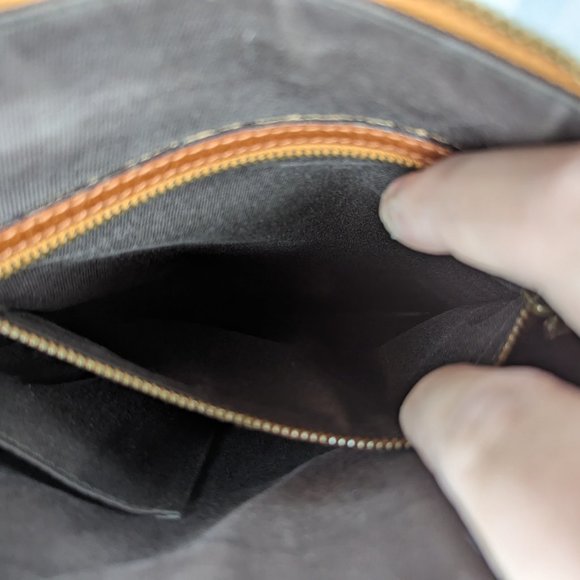 GUCCI Studded Flat Messenger Bag - Picture 11 of 11